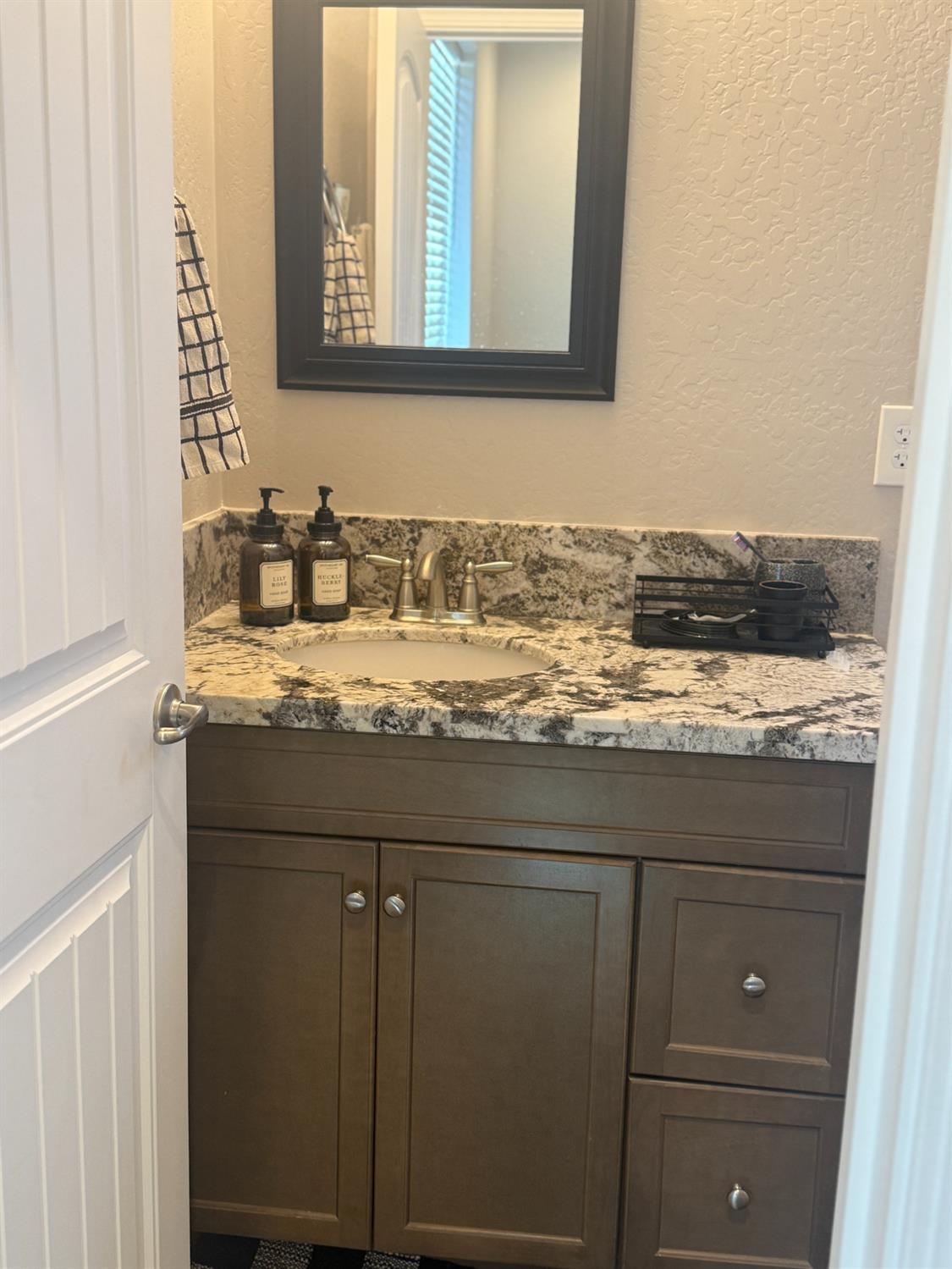 1187 Ambrosia Ln, Madera, CA 93638