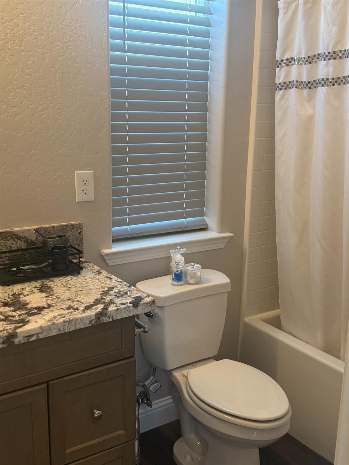 1187 Ambrosia Ln, Madera, CA 93638
