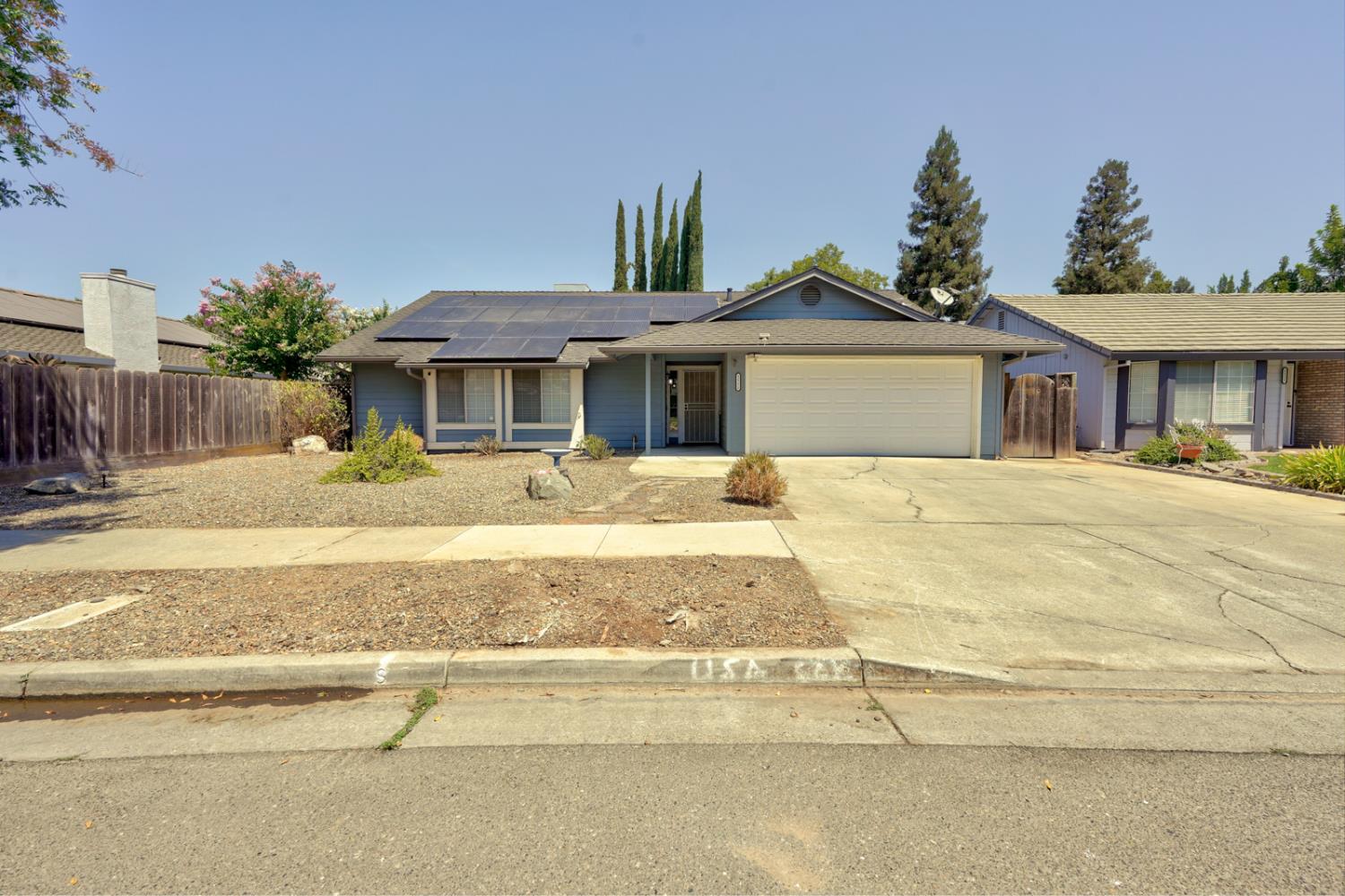 1111 E Donna Dr, Merced, CA 95340