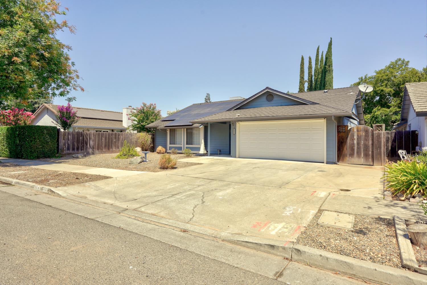 1111 E Donna Dr, Merced, CA 95340