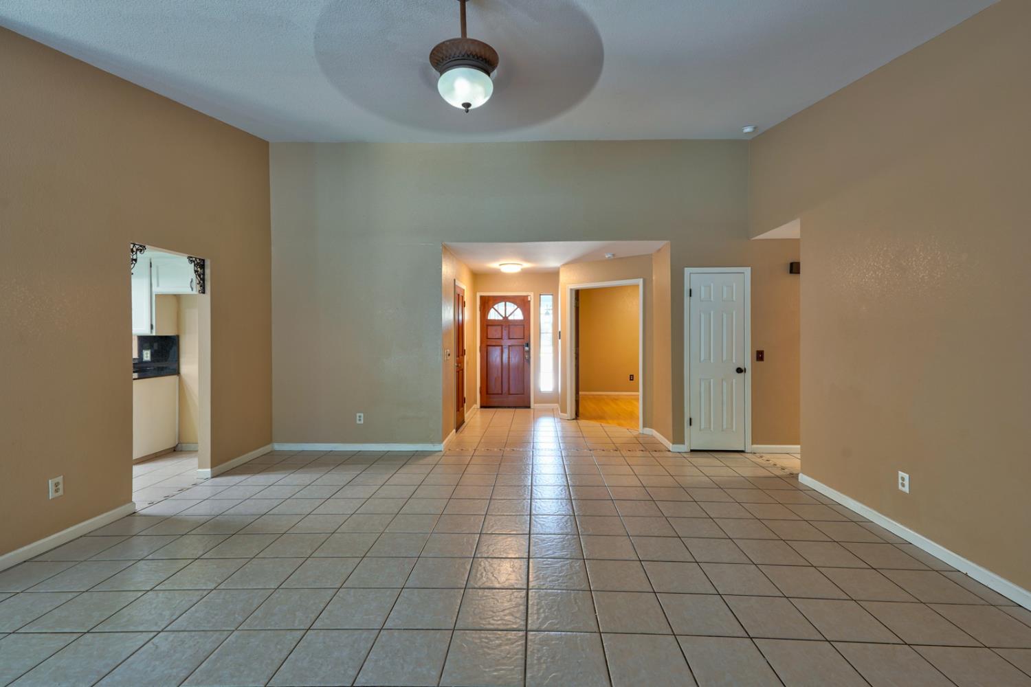 1111 E Donna Dr, Merced, CA 95340
