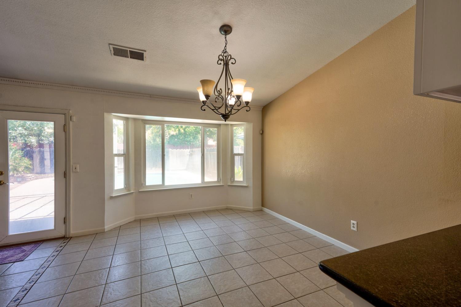 1111 E Donna Dr, Merced, CA 95340