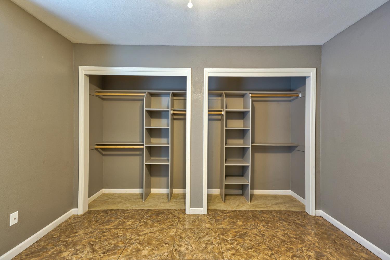 1111 E Donna Dr, Merced, CA 95340