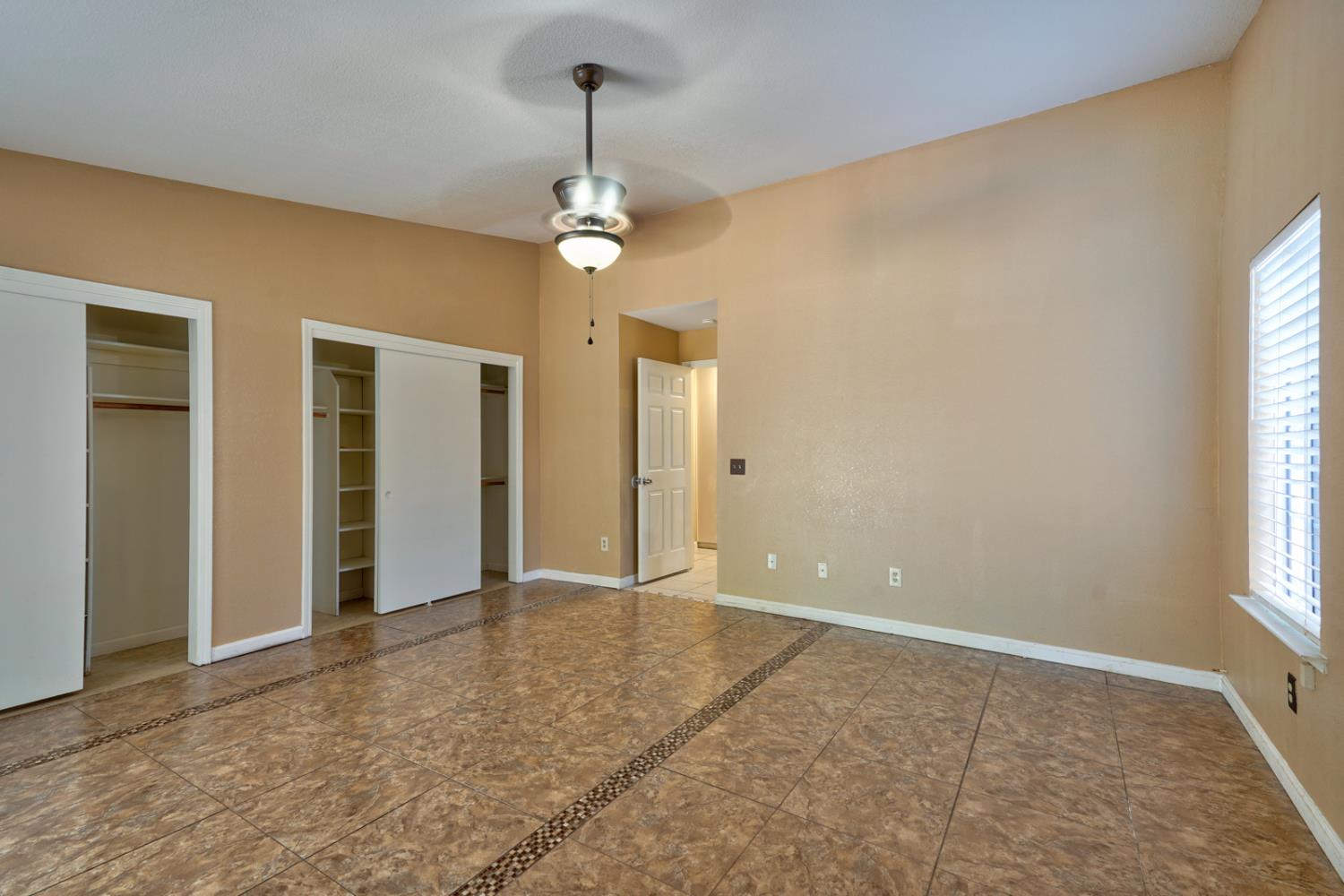 1111 E Donna Dr, Merced, CA 95340