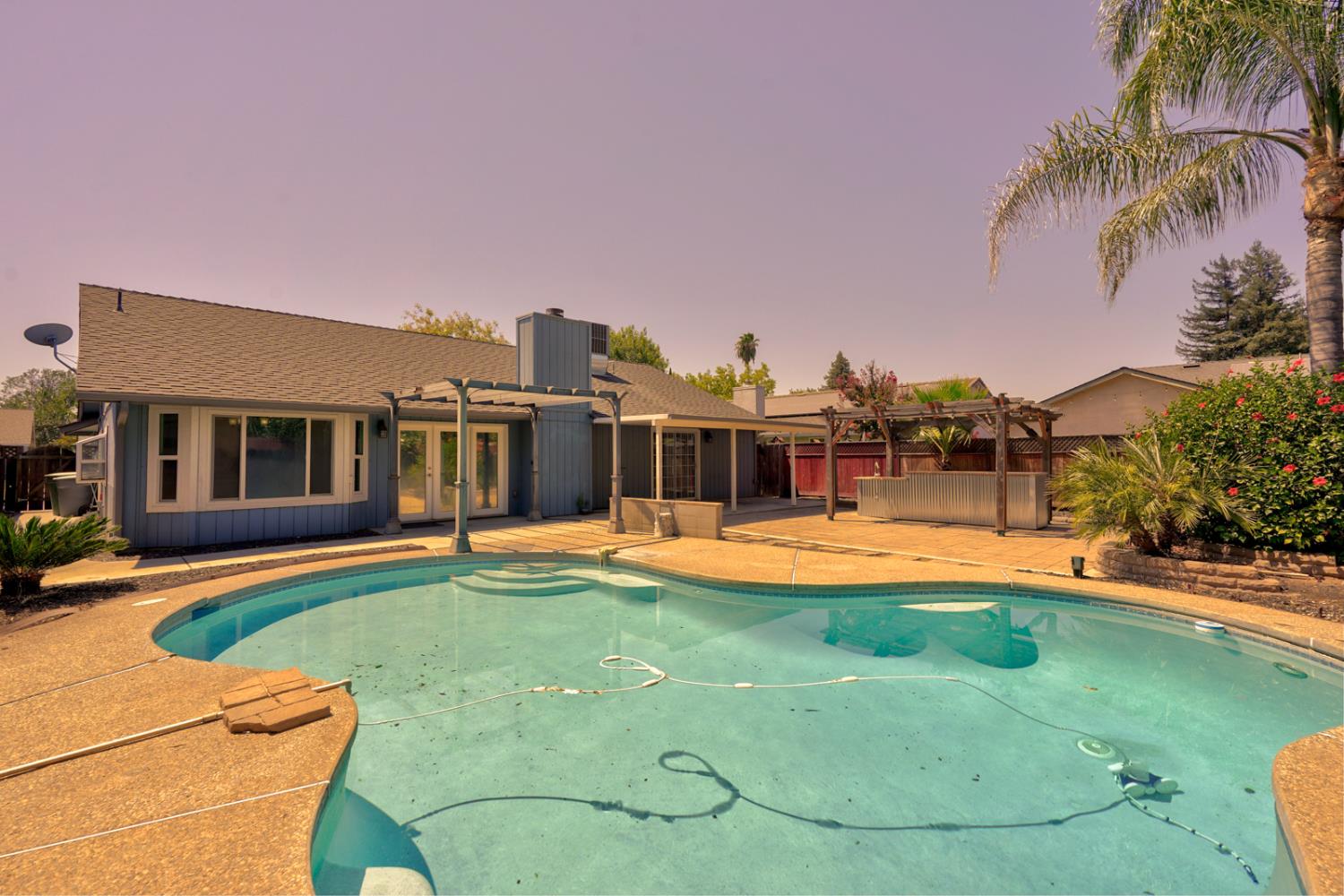 1111 E Donna Dr, Merced, CA 95340