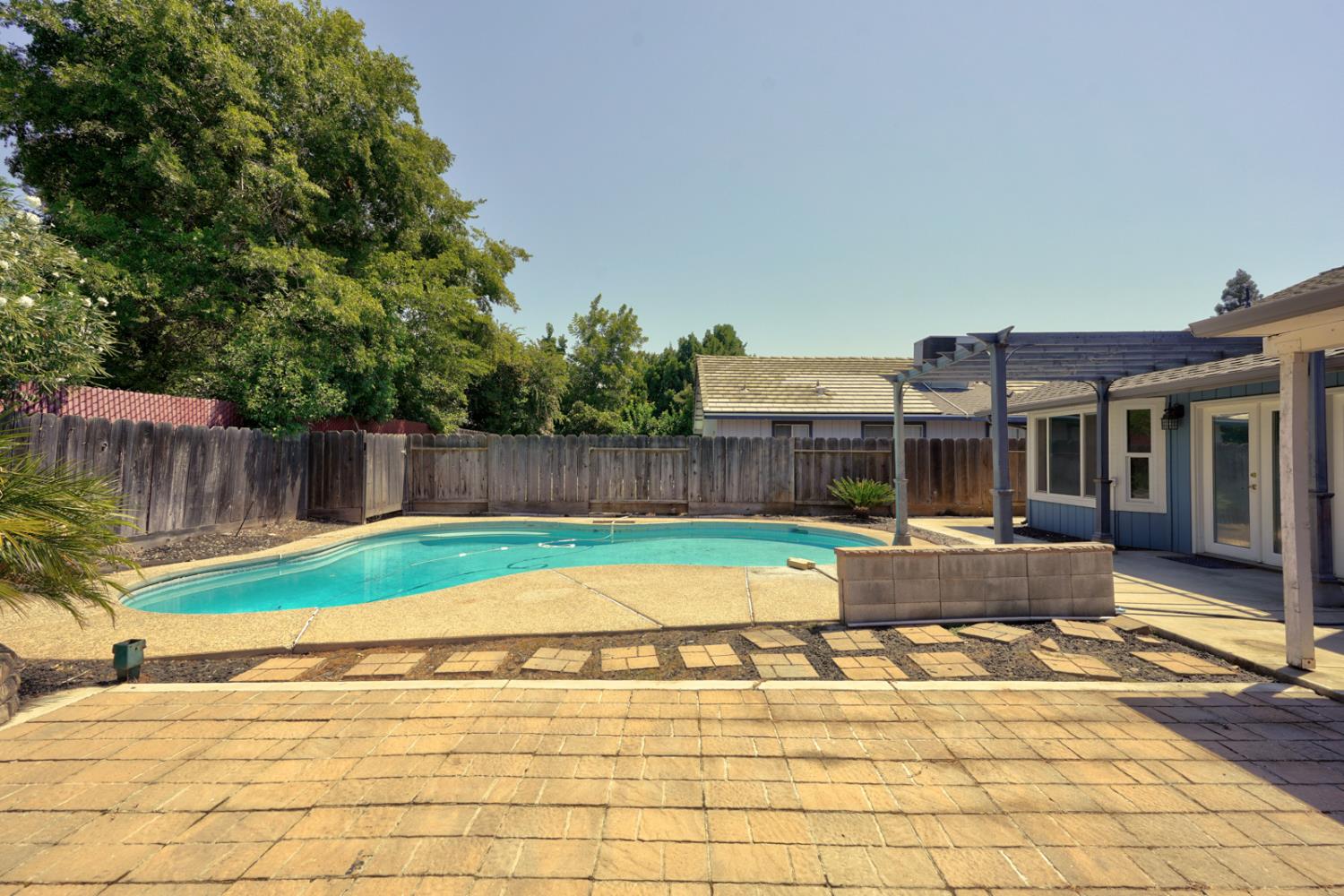 1111 E Donna Dr, Merced, CA 95340