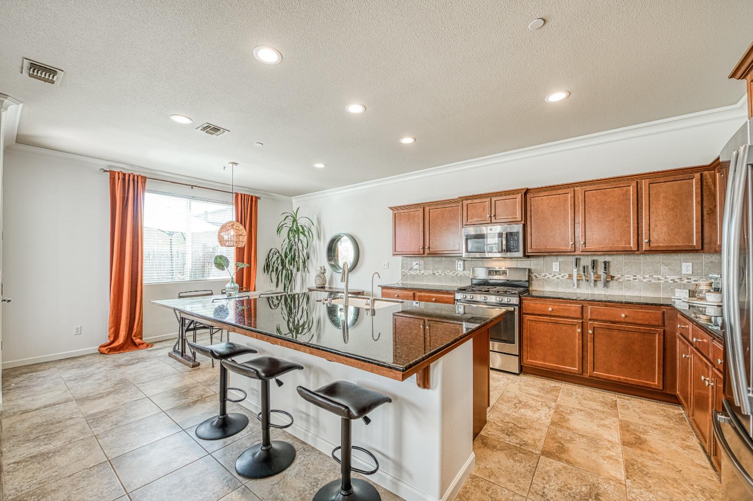 3257 Descanso, Clovis, CA 93619