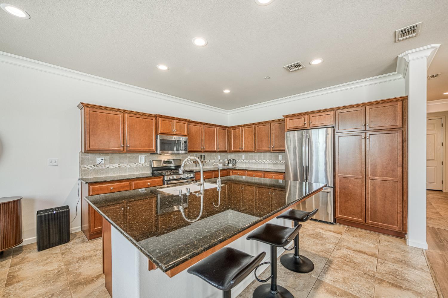 3257 Descanso, Clovis, CA 93619