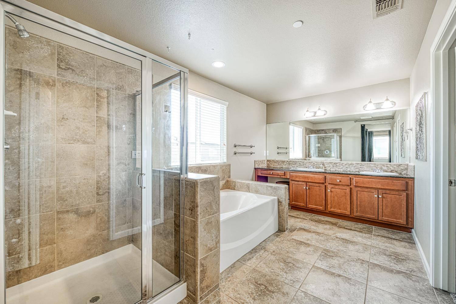 3257 Descanso, Clovis, CA 93619