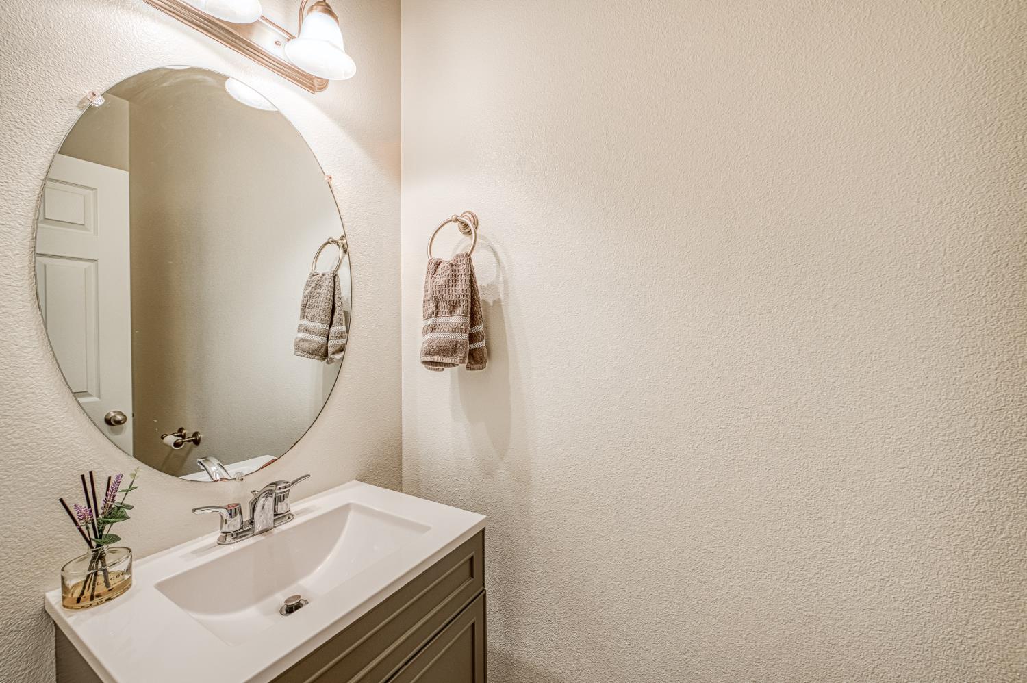 3257 Descanso, Clovis, CA 93619