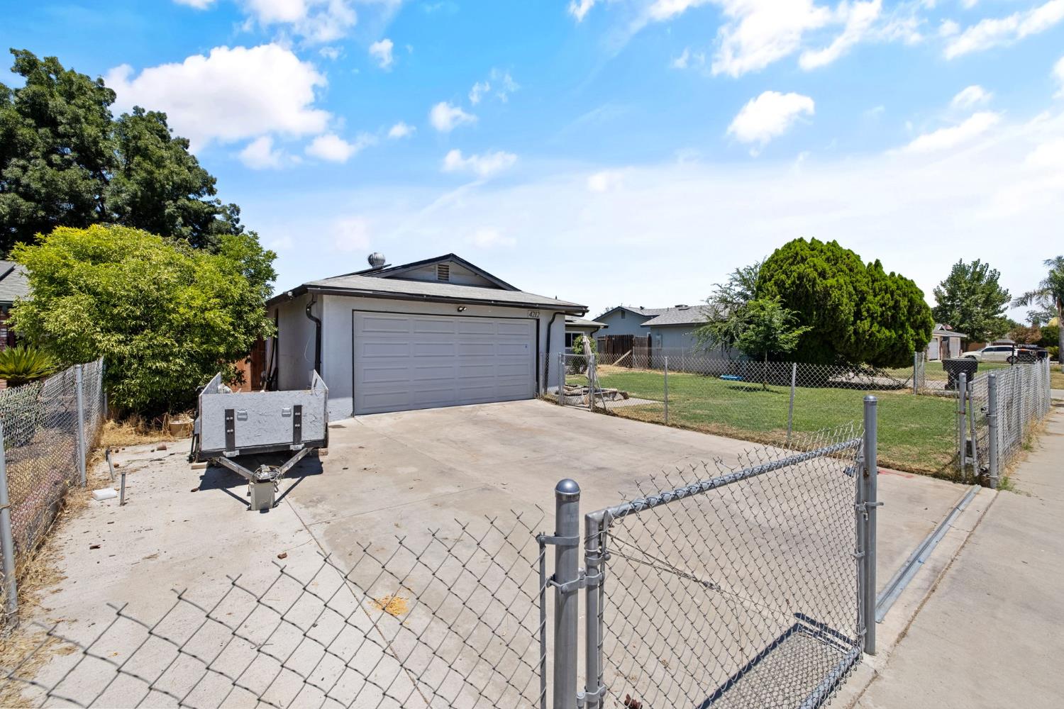 4212 W Whitendale, Visalia, CA 93277