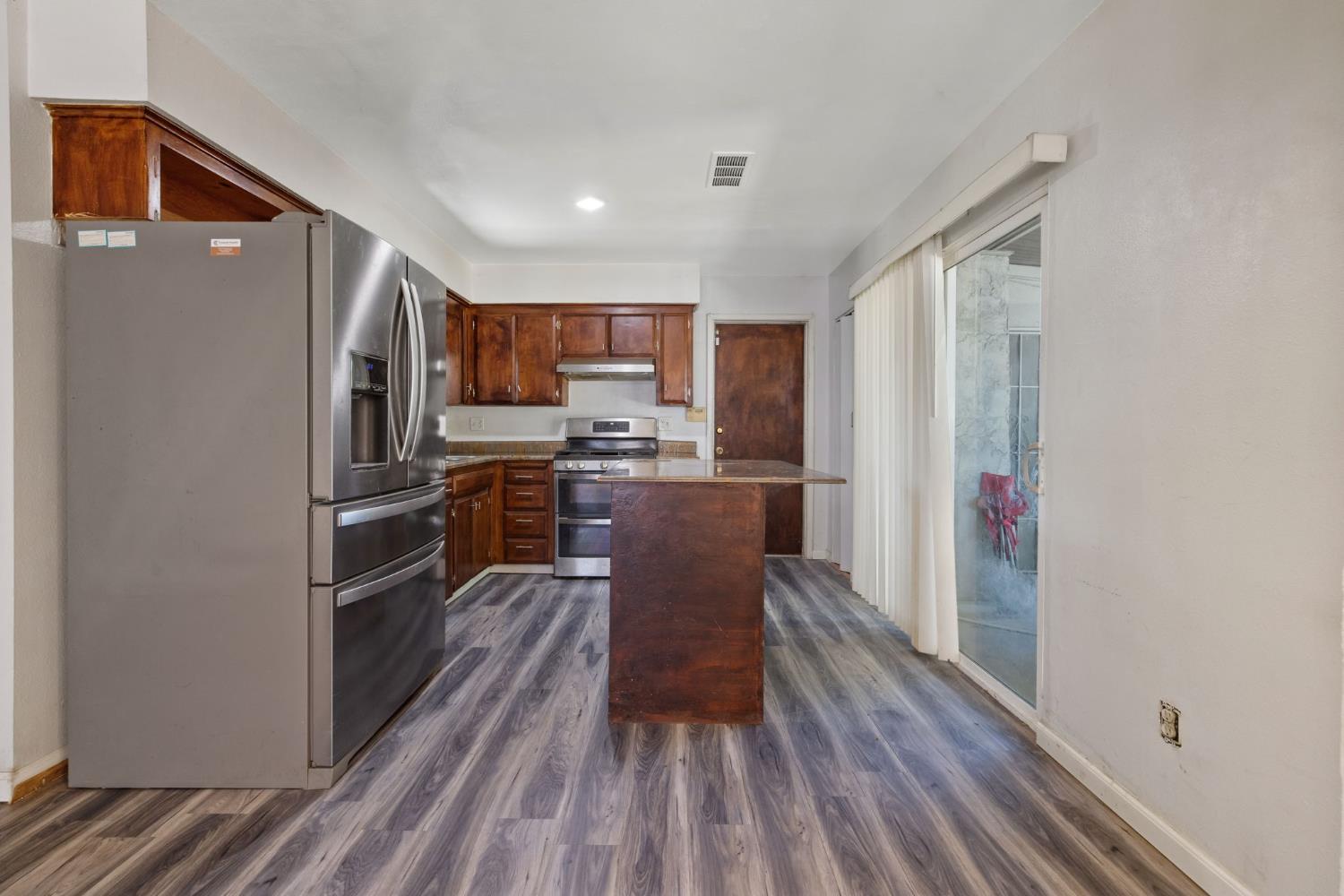 4212 W Whitendale, Visalia, CA 93277