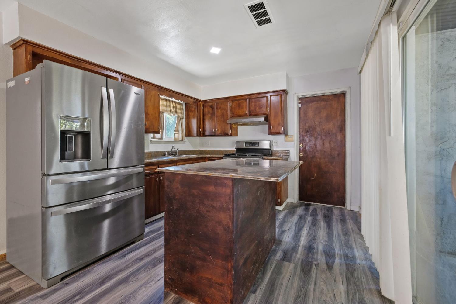 4212 W Whitendale, Visalia, CA 93277
