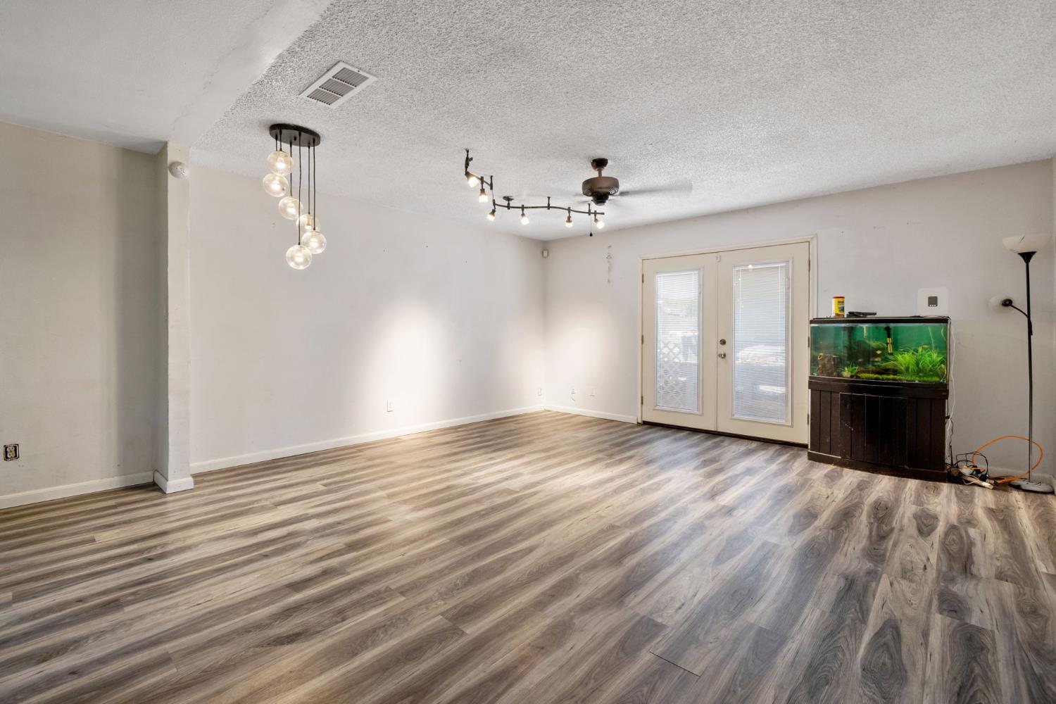 4212 W Whitendale, Visalia, CA 93277