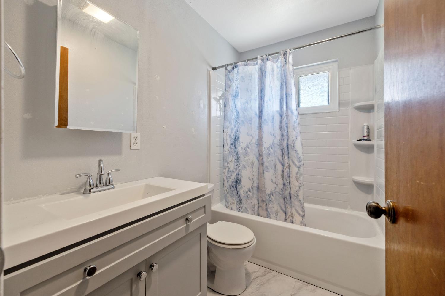 4212 W Whitendale, Visalia, CA 93277
