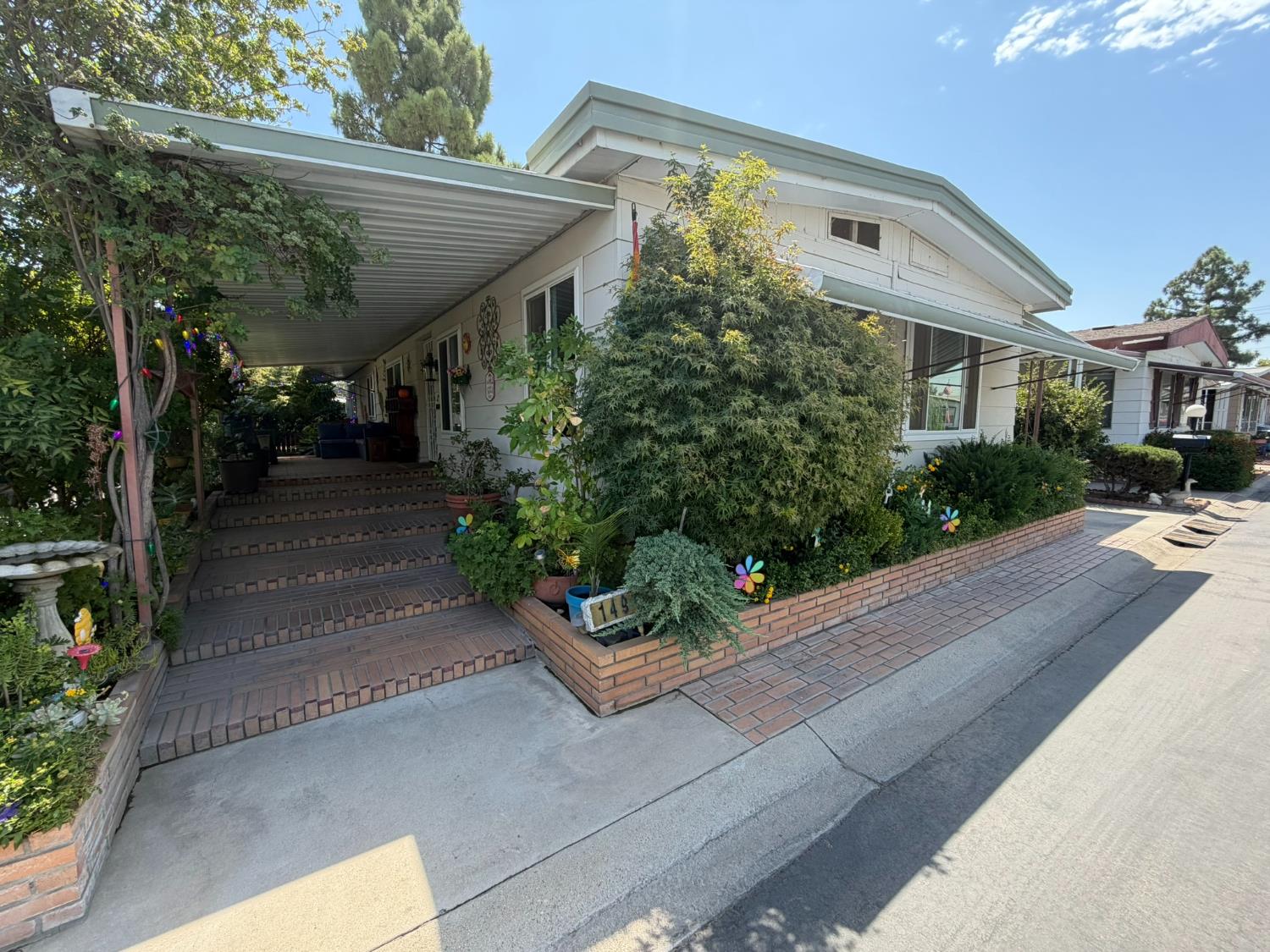 2706 W Ashlan Ave, Fresno, CA 93722