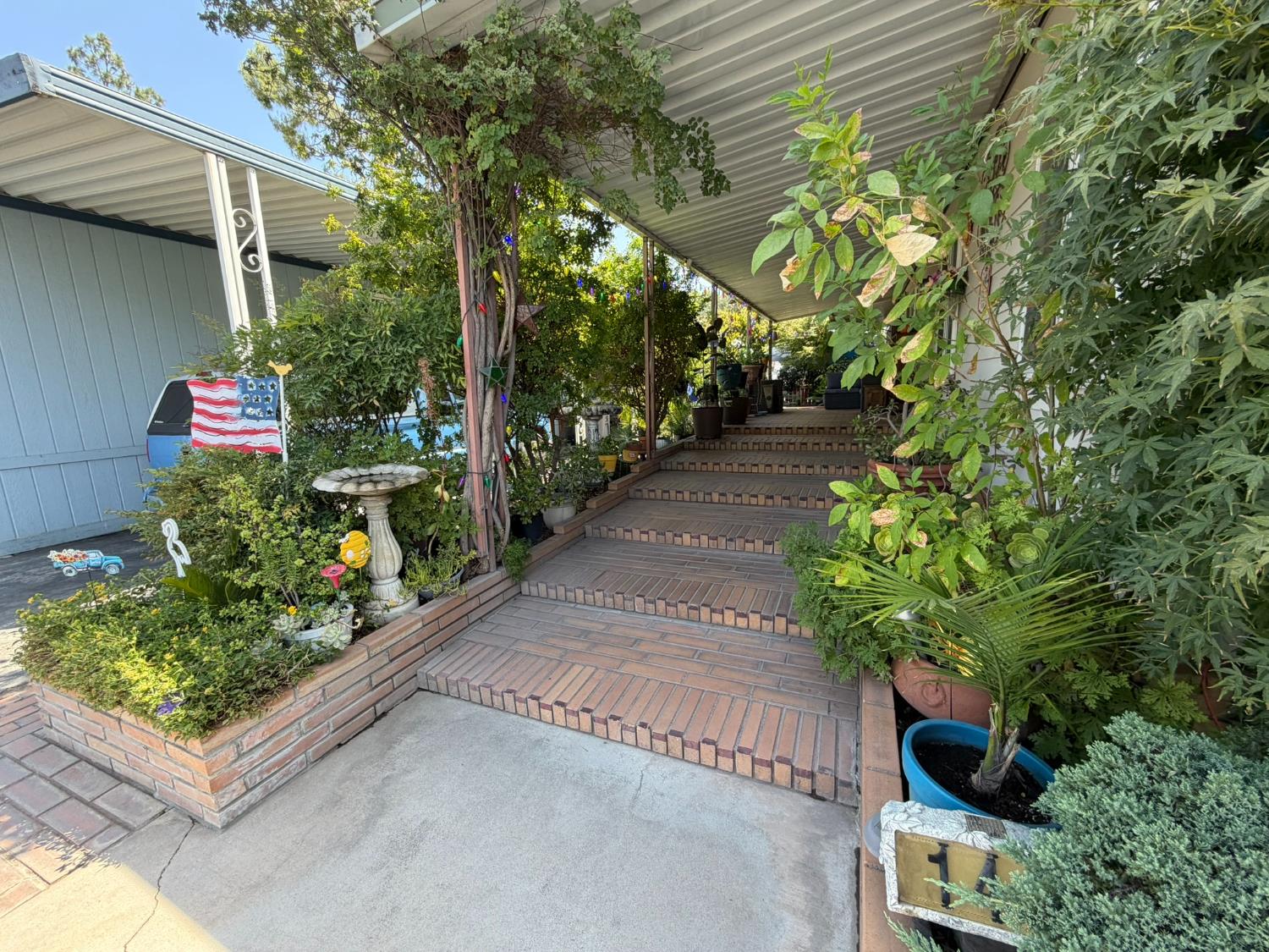 2706 W Ashlan Ave, Fresno, CA 93722