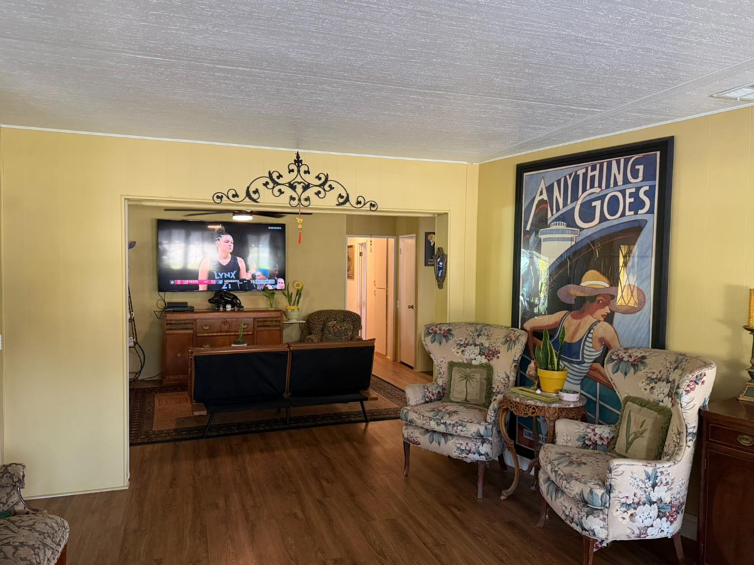 2706 W Ashlan Ave, Fresno, CA 93722