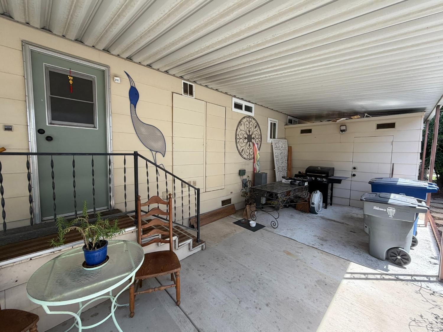 2706 W Ashlan Ave, Fresno, CA 93722