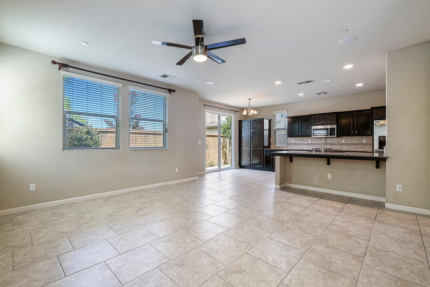 1324 Royalty Way, Clovis, CA 93619