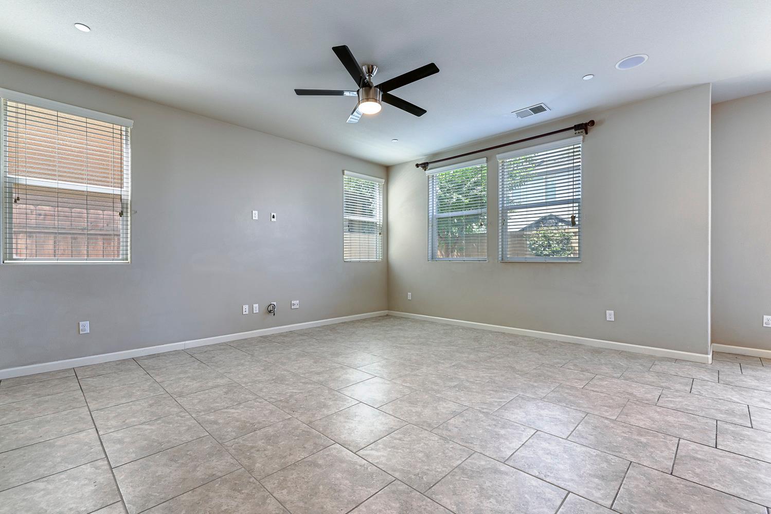 1324 Royalty Way, Clovis, CA 93619