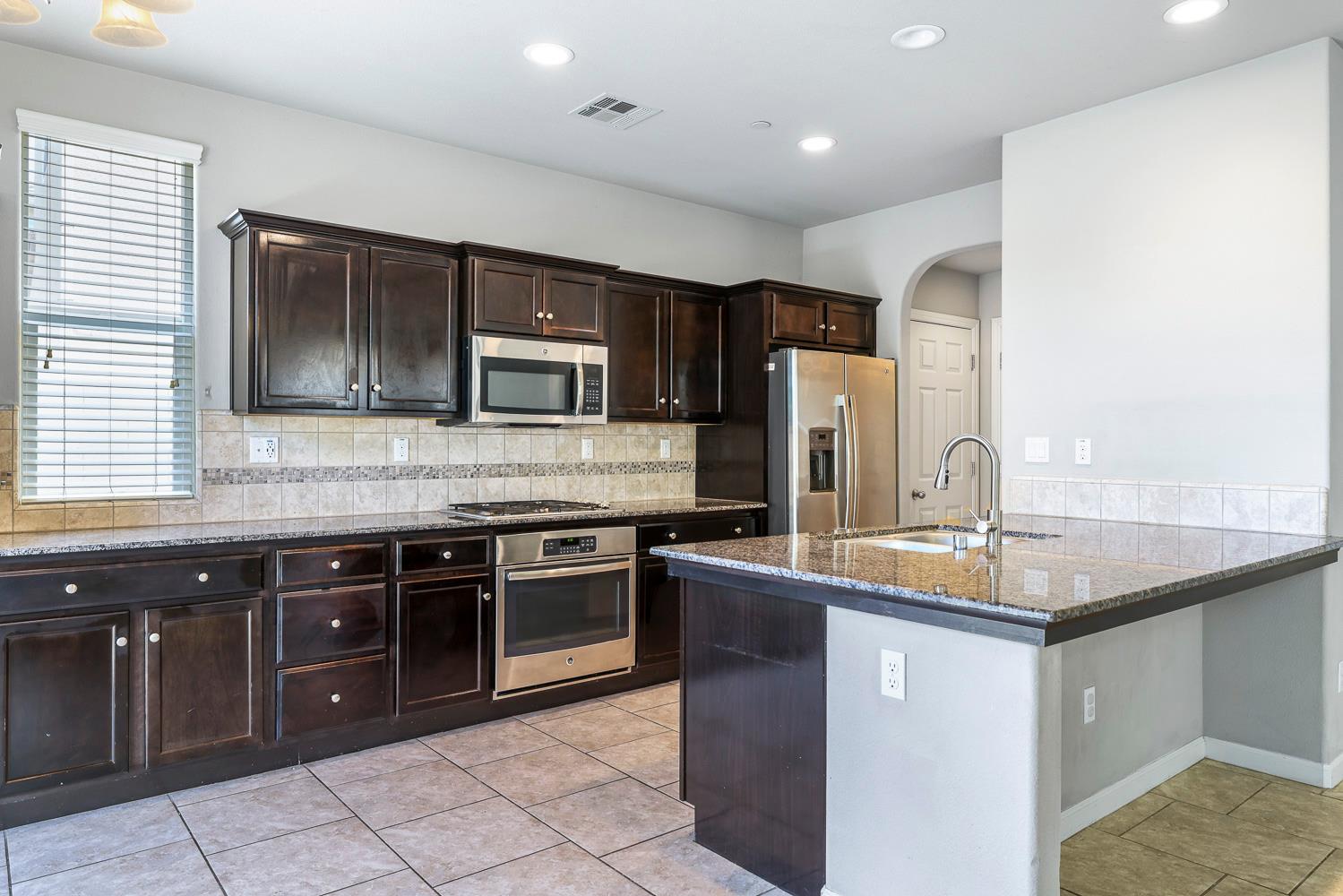 1324 Royalty Way, Clovis, CA 93619