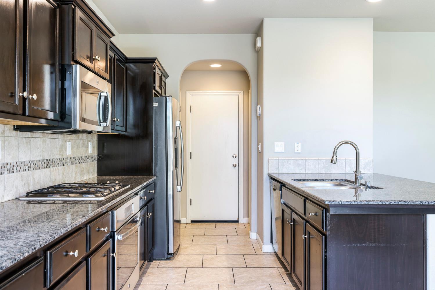 1324 Royalty Way, Clovis, CA 93619