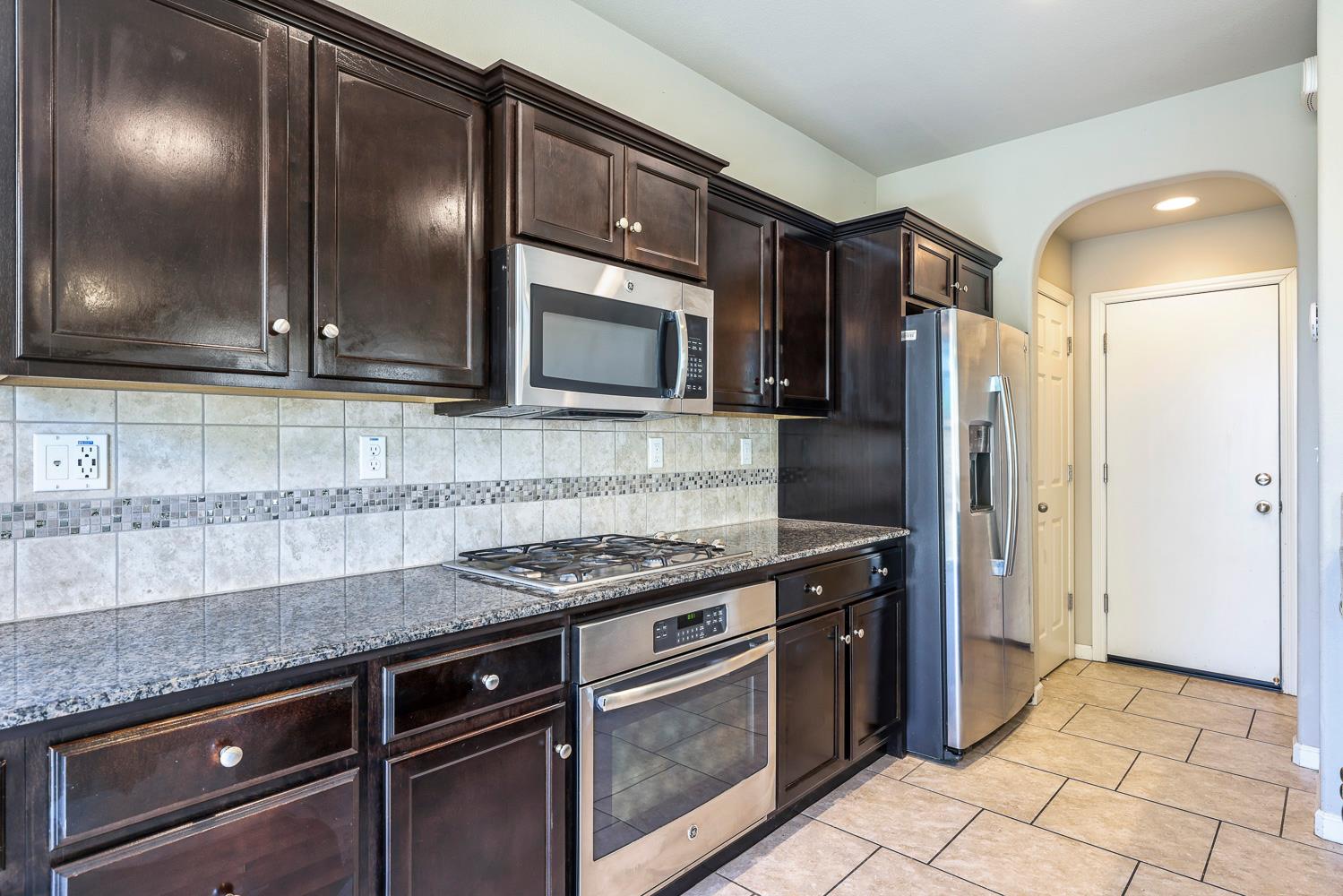 1324 Royalty Way, Clovis, CA 93619