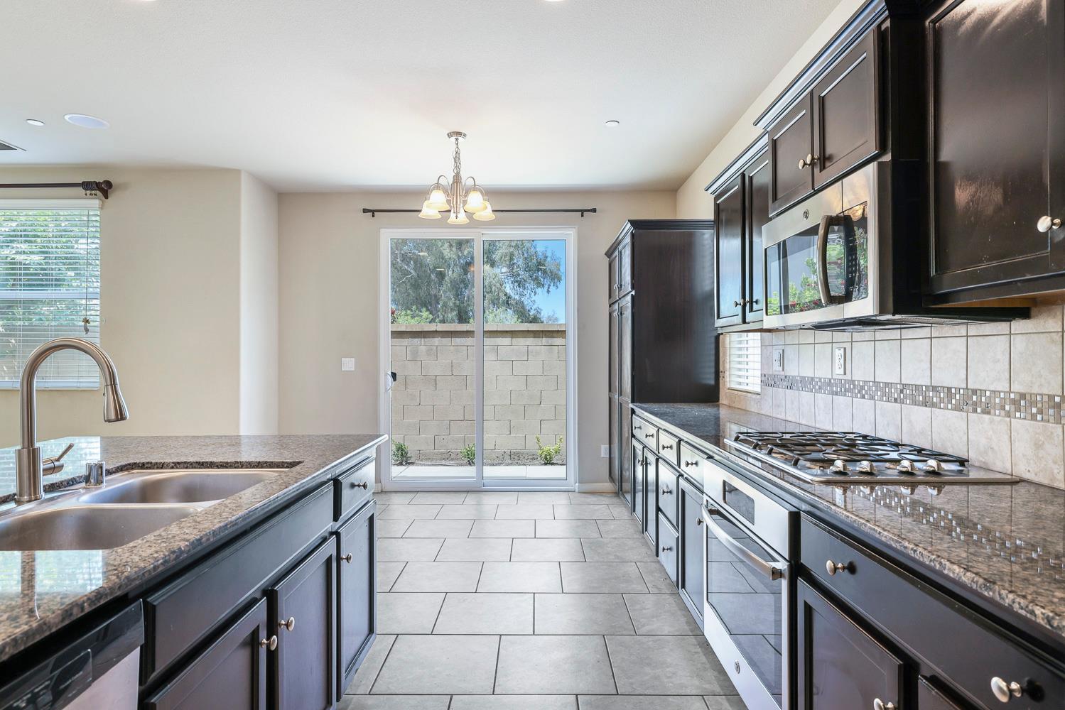 1324 Royalty Way, Clovis, CA 93619