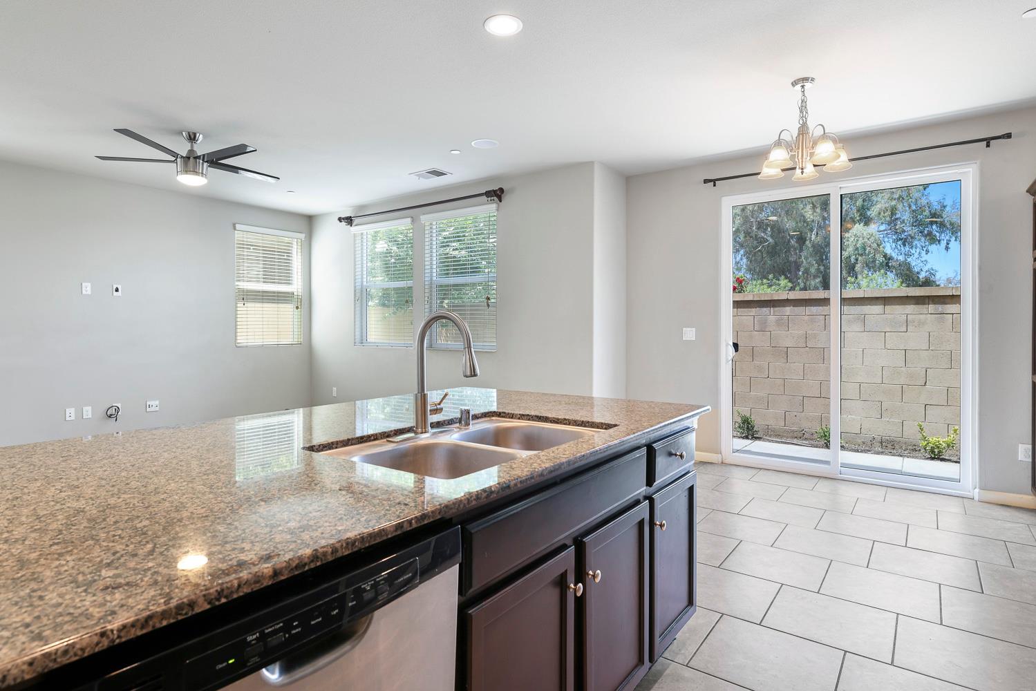 1324 Royalty Way, Clovis, CA 93619