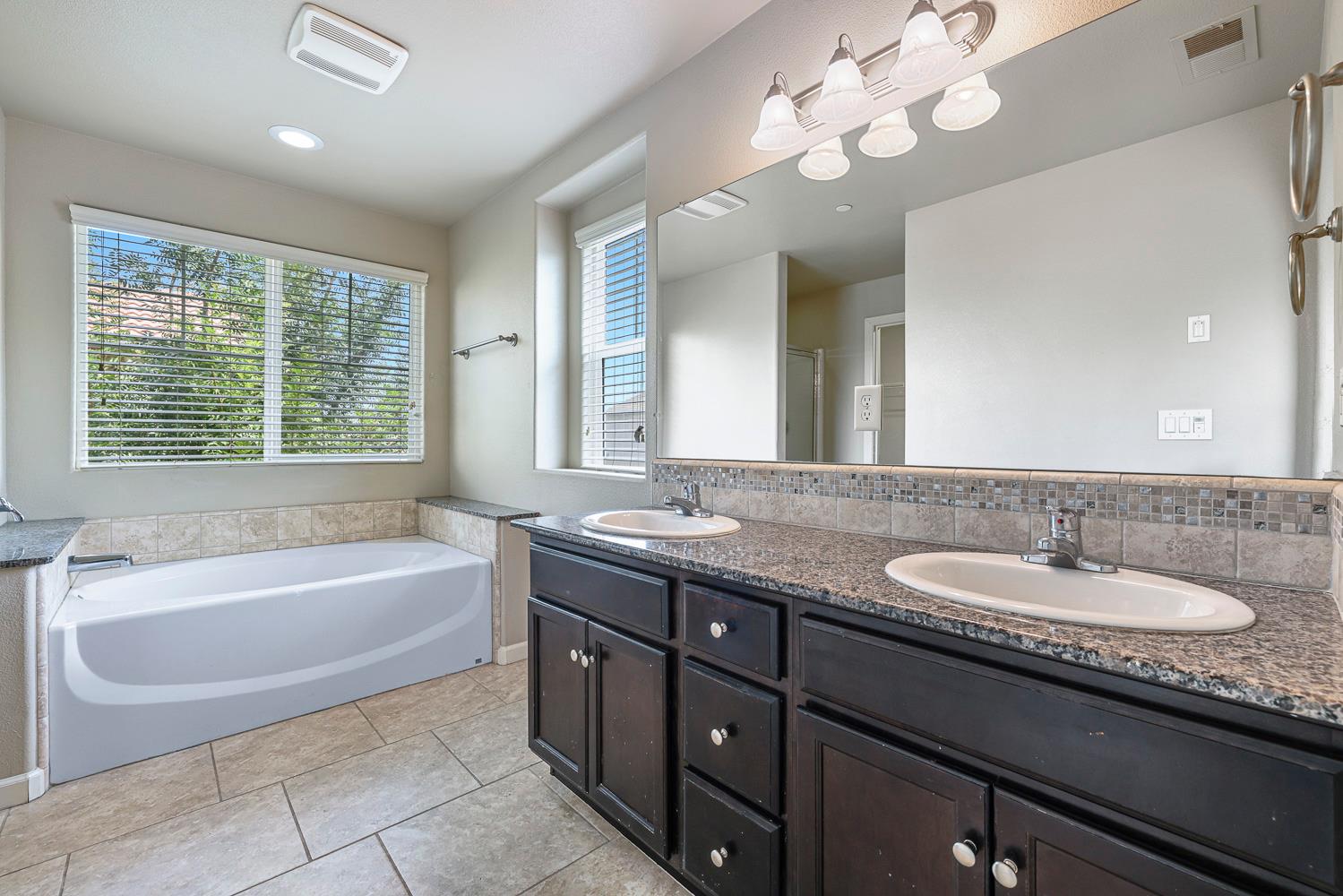 1324 Royalty Way, Clovis, CA 93619
