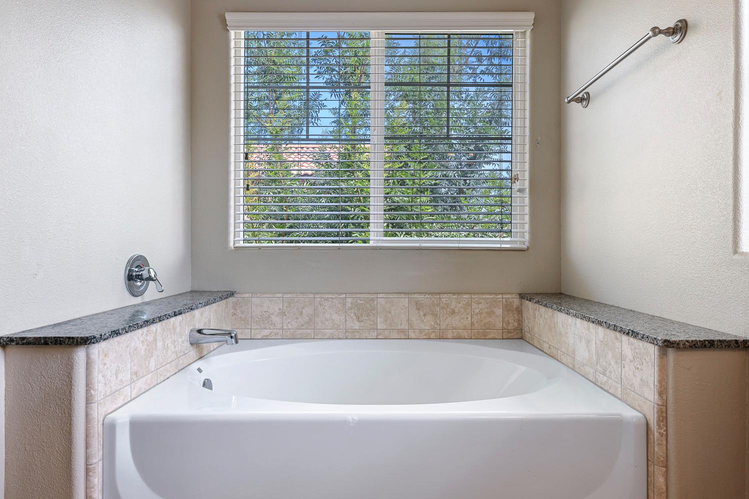 1324 Royalty Way, Clovis, CA 93619