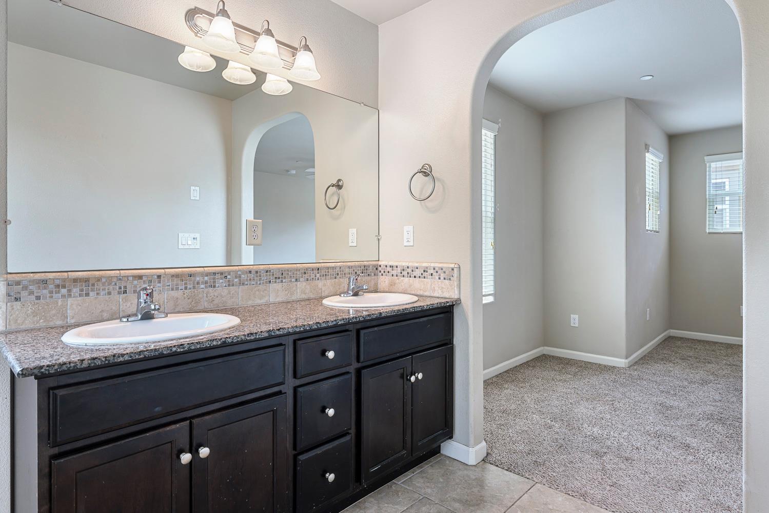 1324 Royalty Way, Clovis, CA 93619