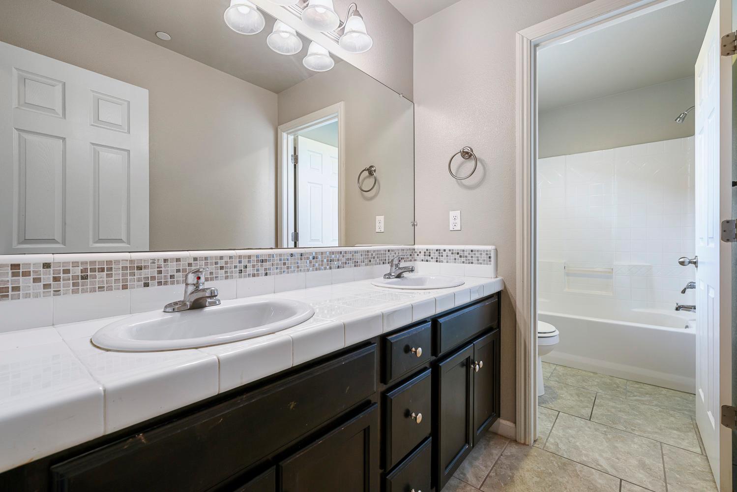 1324 Royalty Way, Clovis, CA 93619