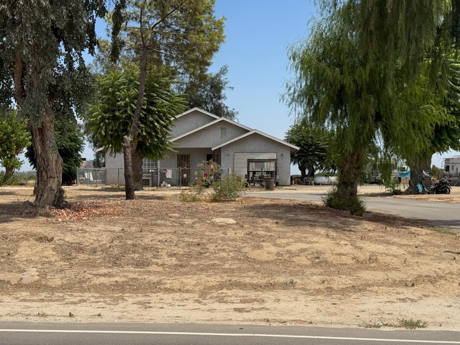 12482 S Chestnut Ave S, Fresno, CA 93725