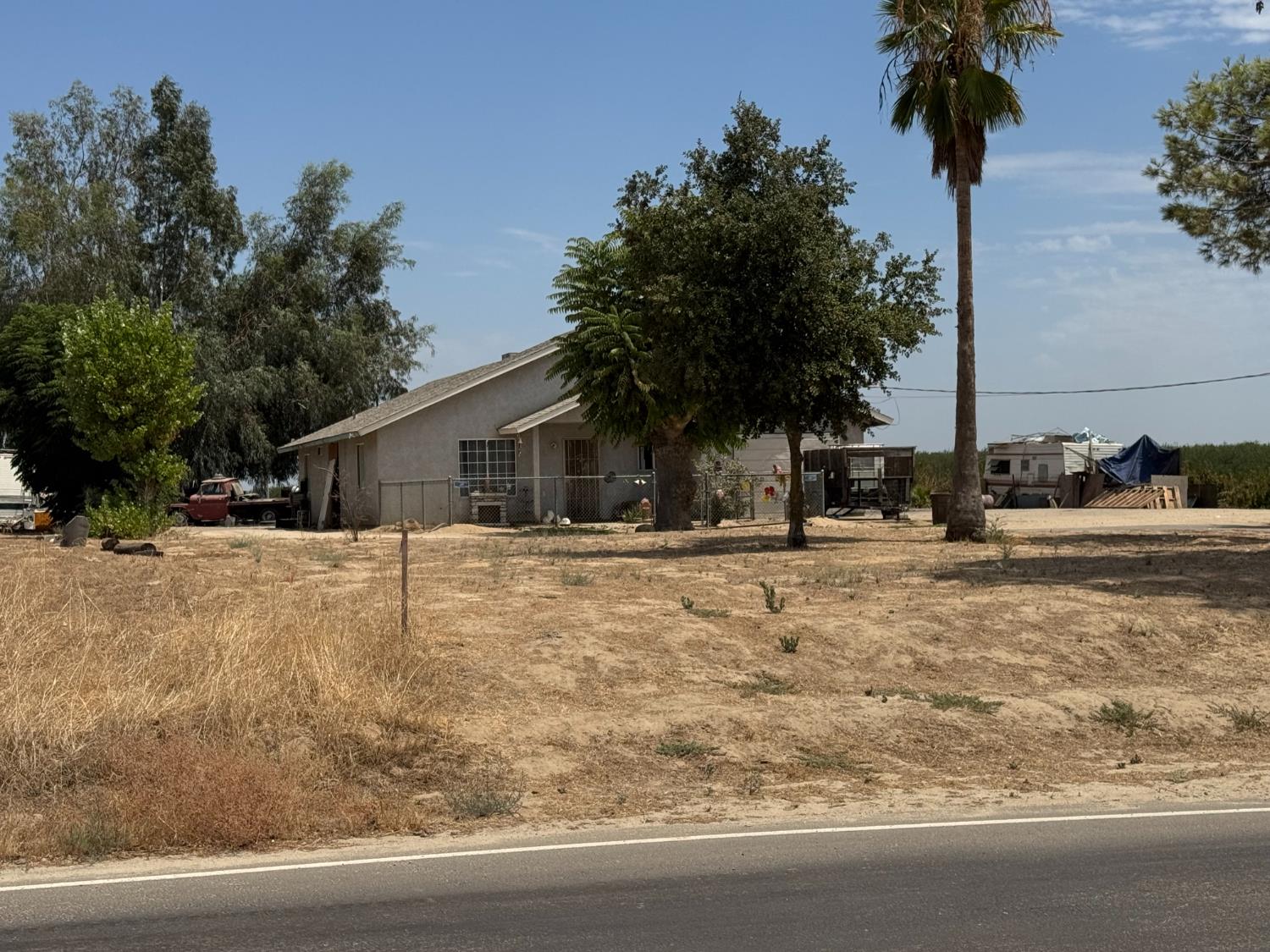 12482 S Chestnut Ave S, Fresno, CA 93725