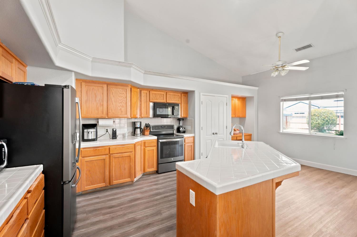 1941 Cromwell ave, Clovis, CA 93611