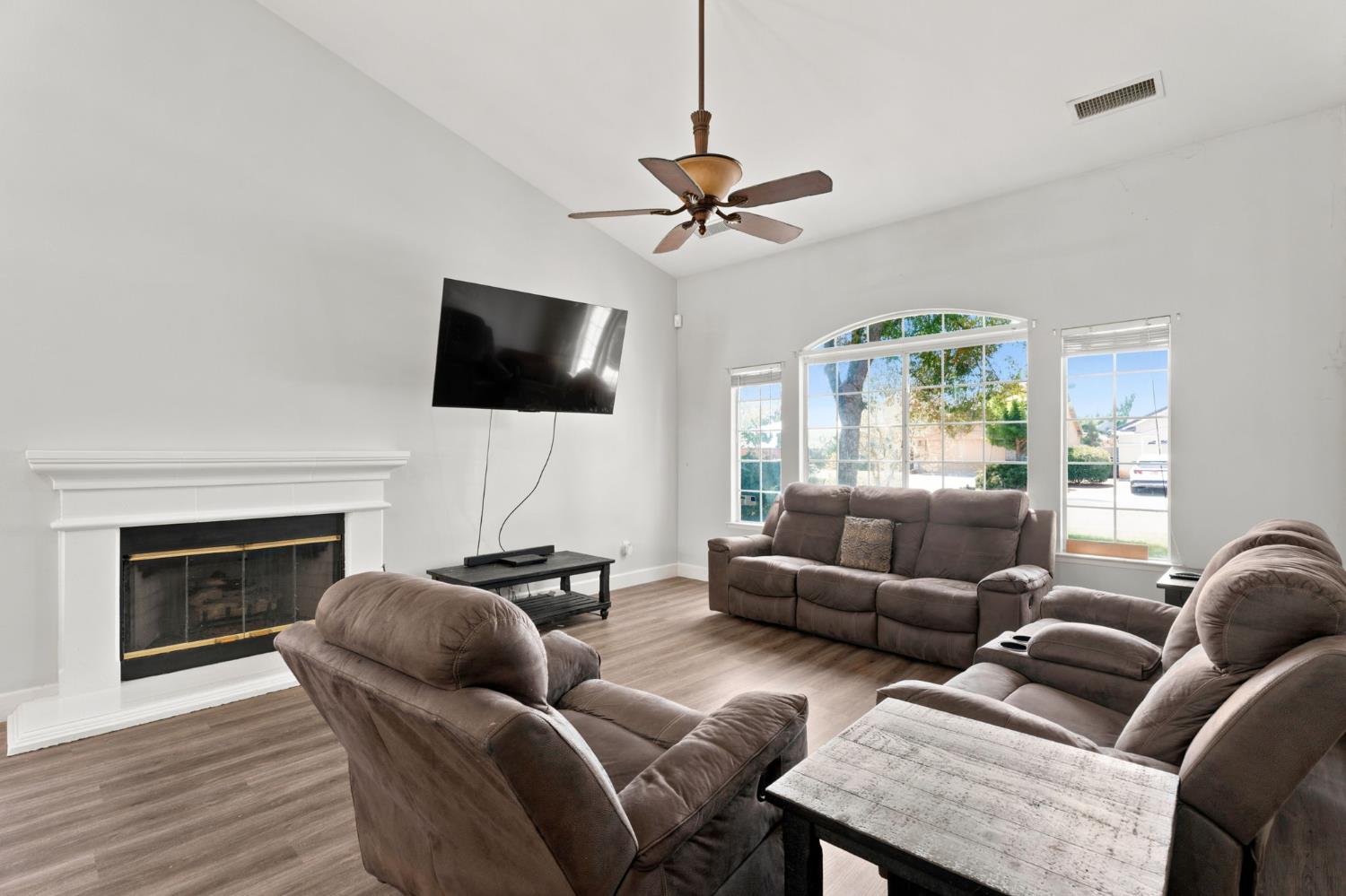 1941 Cromwell ave, Clovis, CA 93611