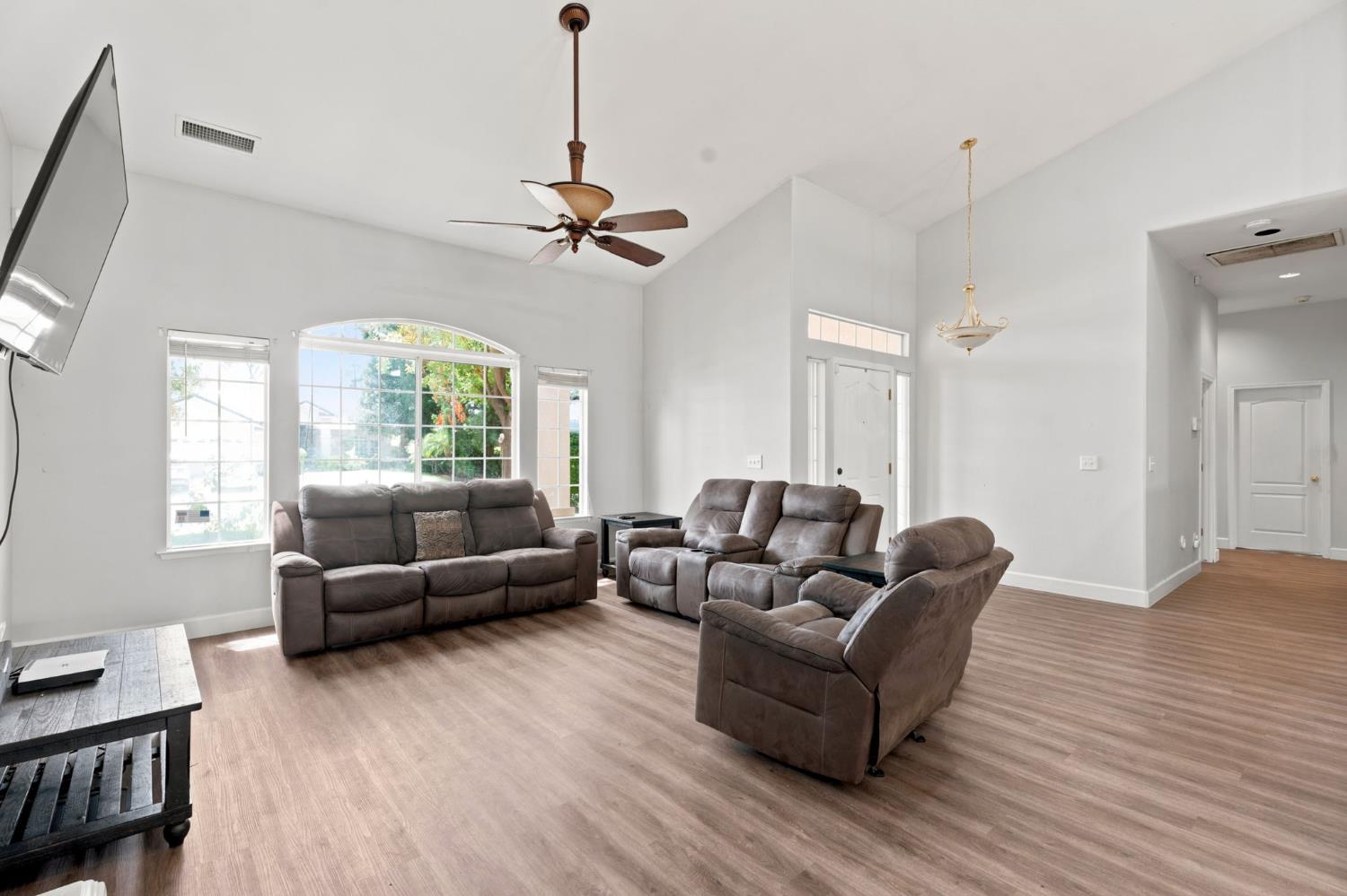1941 Cromwell ave, Clovis, CA 93611
