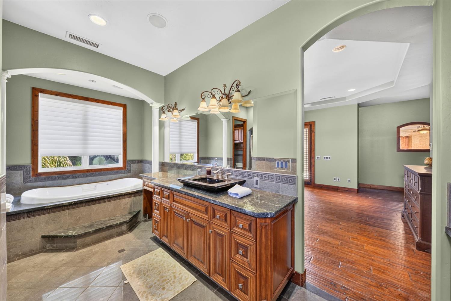 5034 W Firenze Ave, Visalia, CA 93291