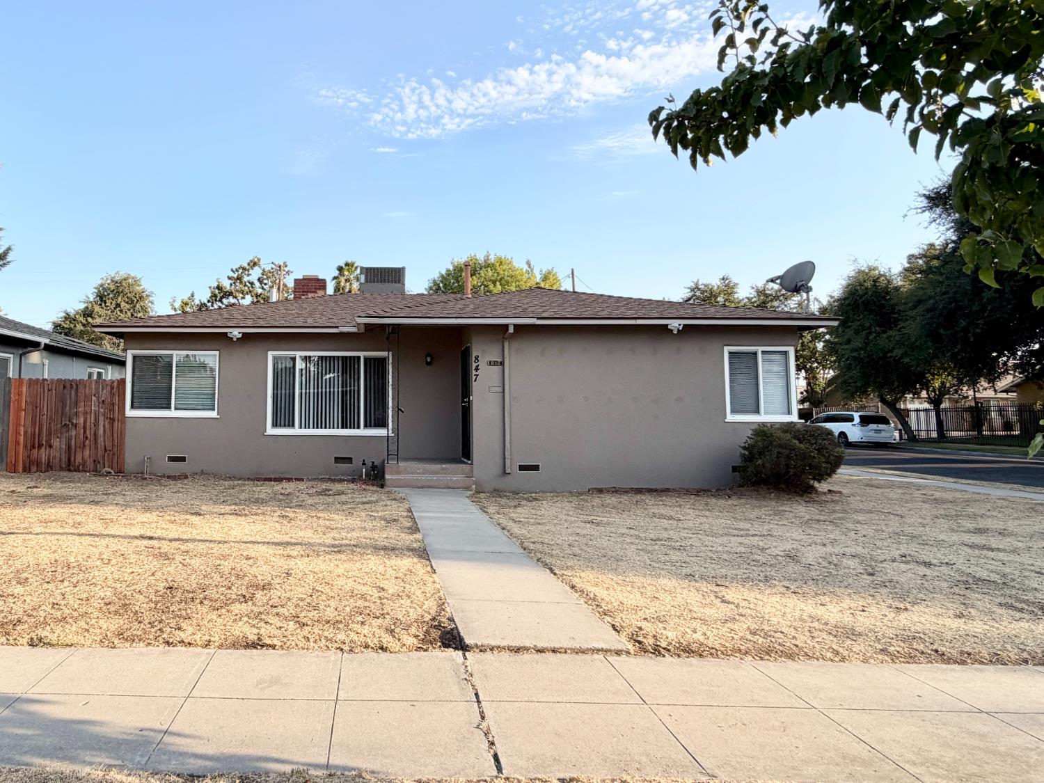 847 W Robinson Ave, Fresno, CA 93705