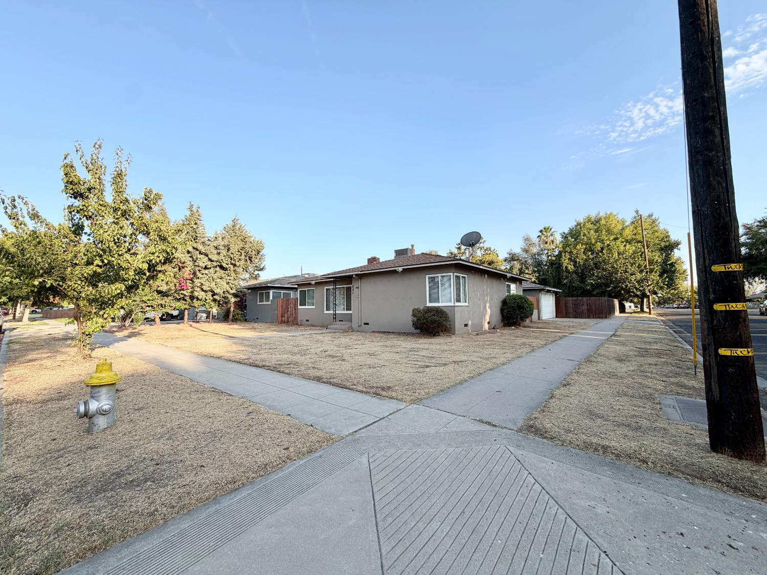 847 W Robinson Ave, Fresno, CA 93705