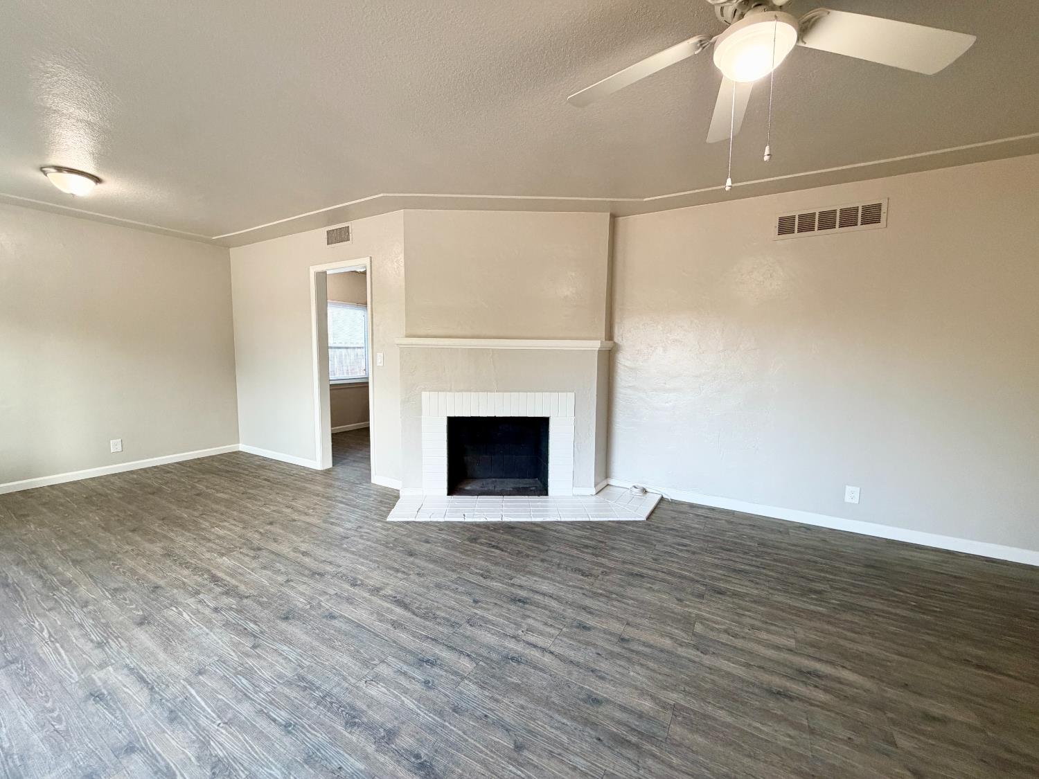 847 W Robinson Ave, Fresno, CA 93705