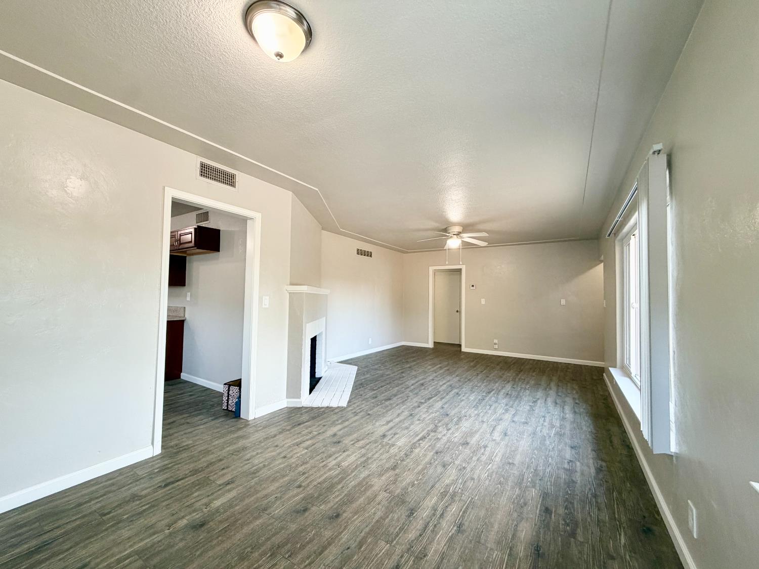 847 W Robinson Ave, Fresno, CA 93705