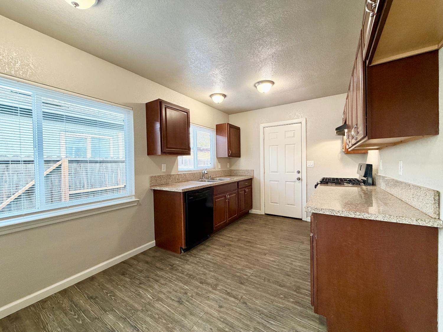 847 W Robinson Ave, Fresno, CA 93705