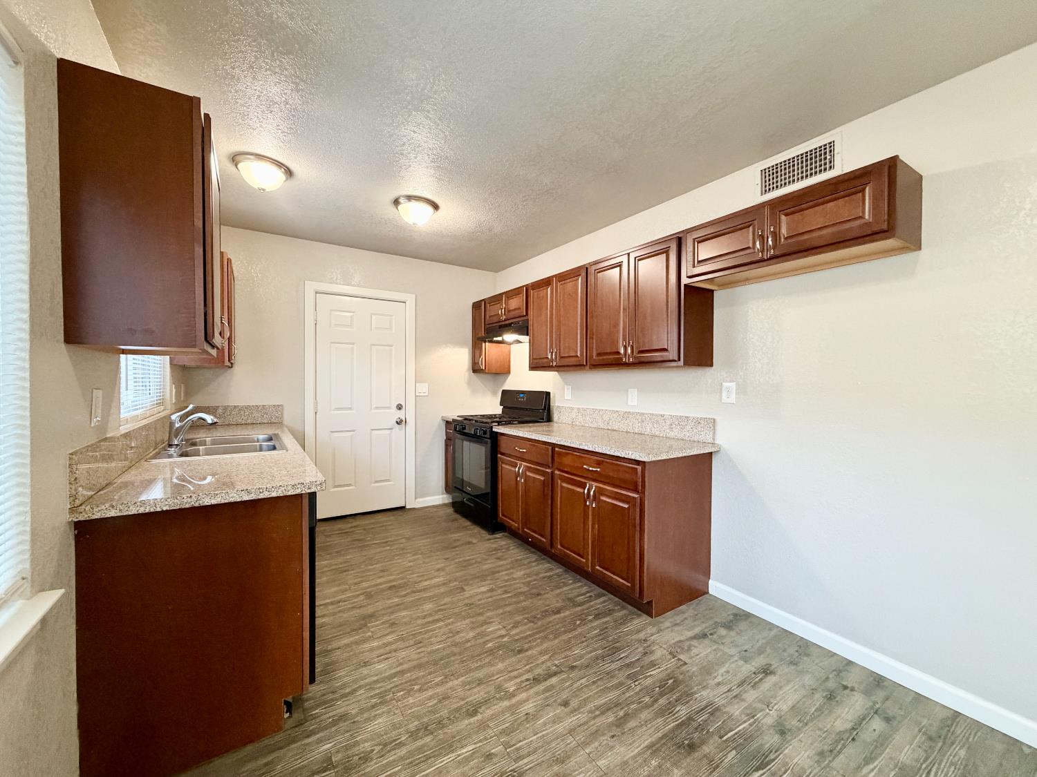 847 W Robinson Ave, Fresno, CA 93705