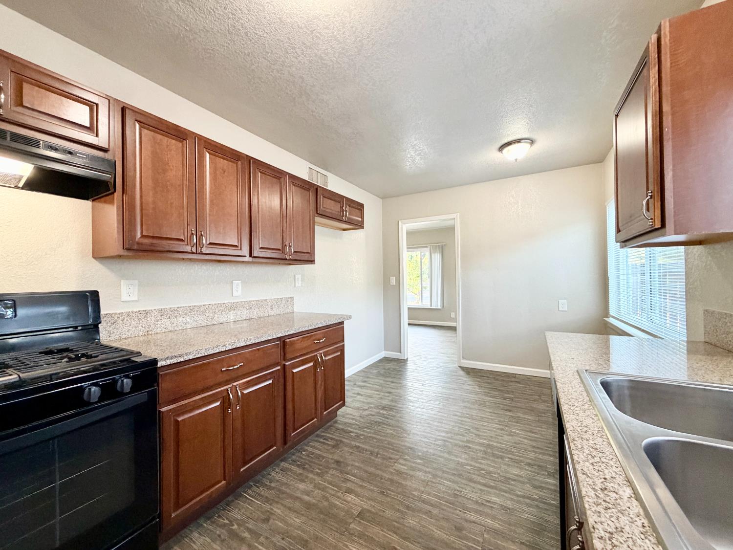 847 W Robinson Ave, Fresno, CA 93705