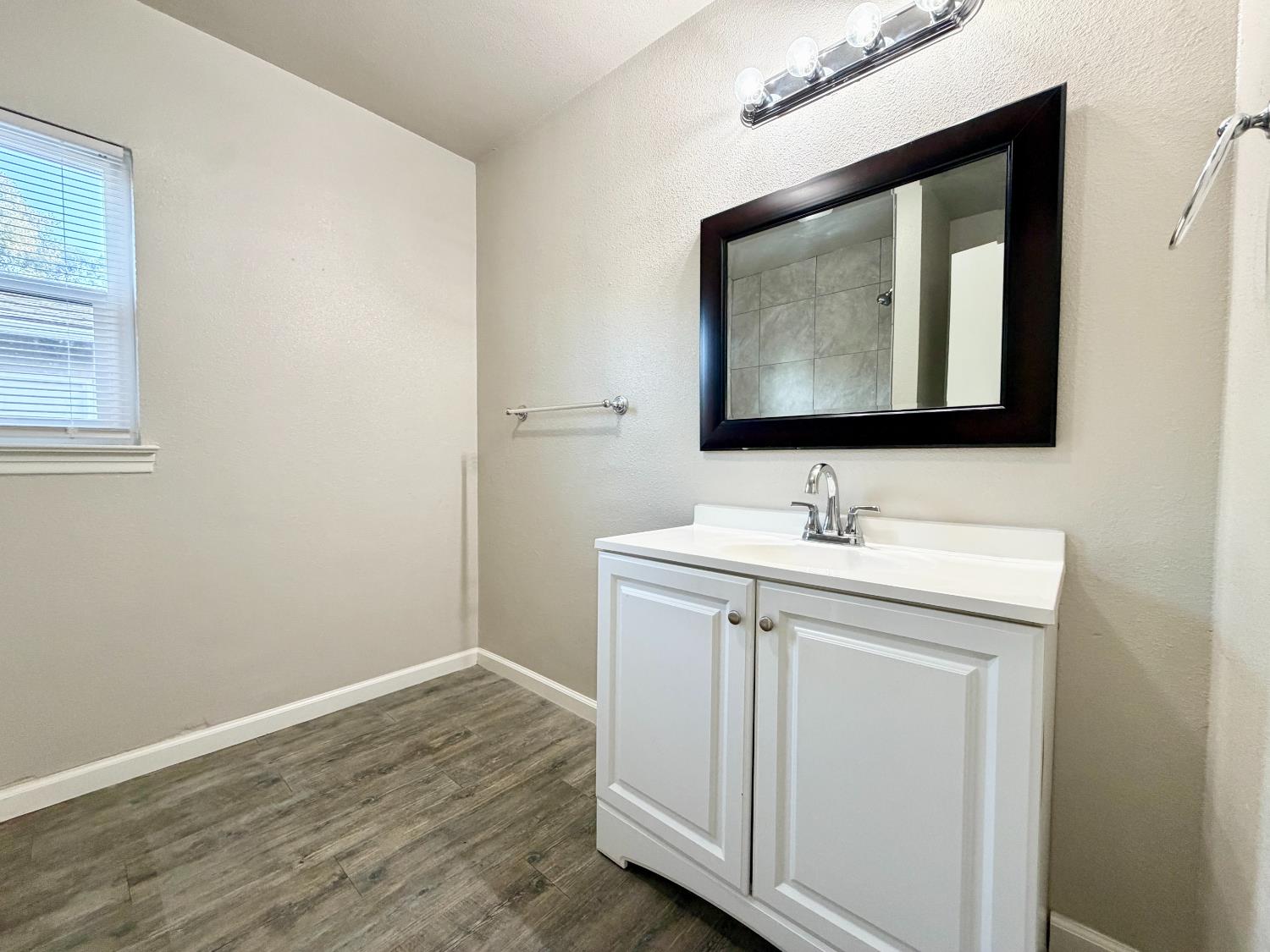 847 W Robinson Ave, Fresno, CA 93705