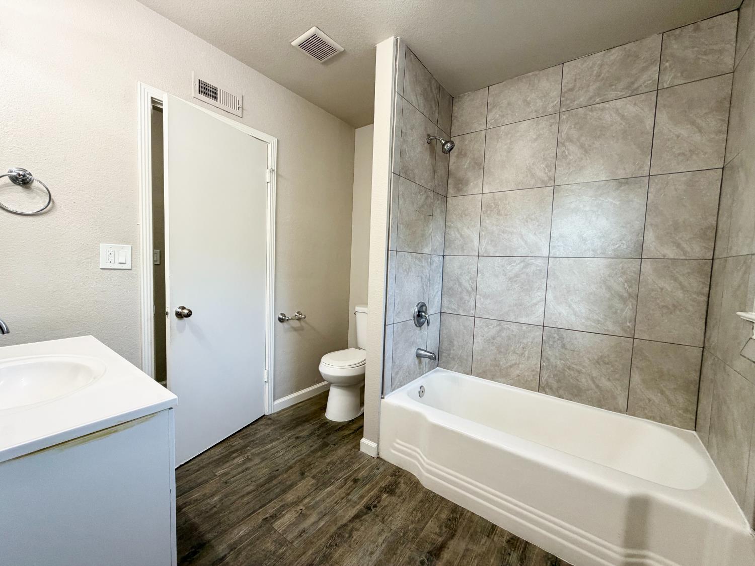 847 W Robinson Ave, Fresno, CA 93705