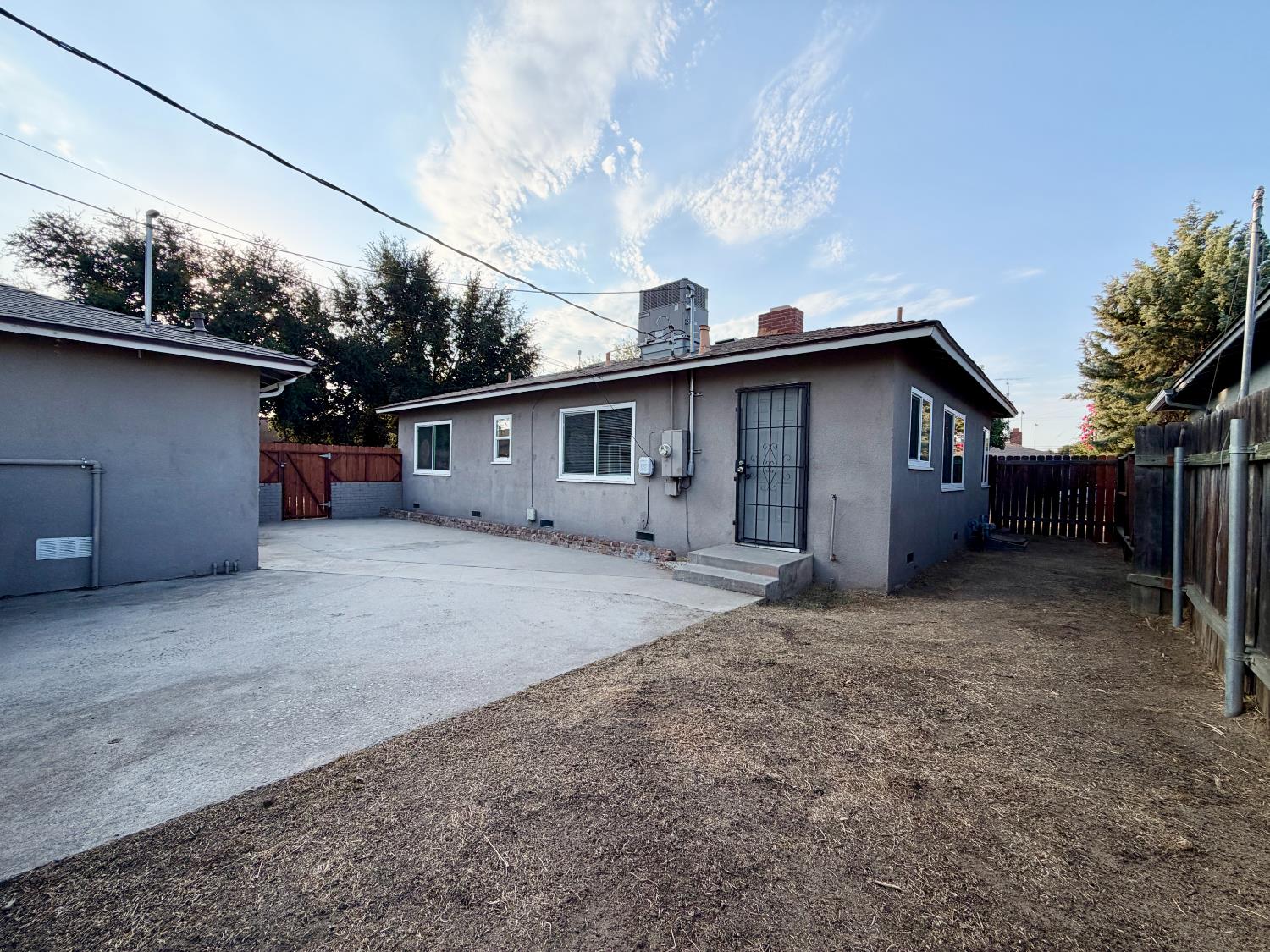 847 W Robinson Ave, Fresno, CA 93705